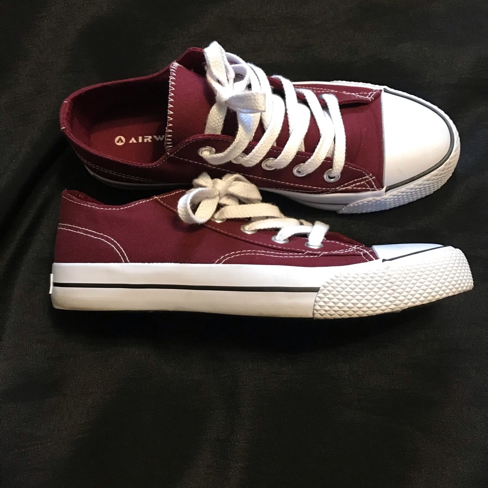 Airwalk burgundy tennis shoes